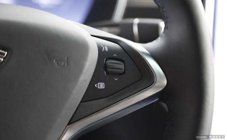 MODEL X 90D内饰高清大图