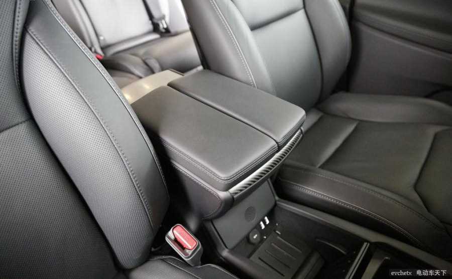 MODEL X 90D座椅高清大图