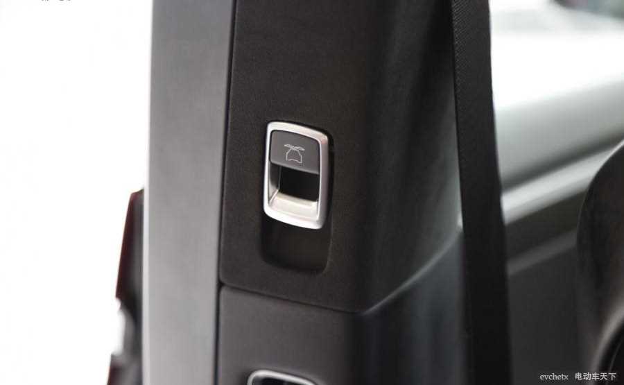 MODEL X 90D内饰高清大图