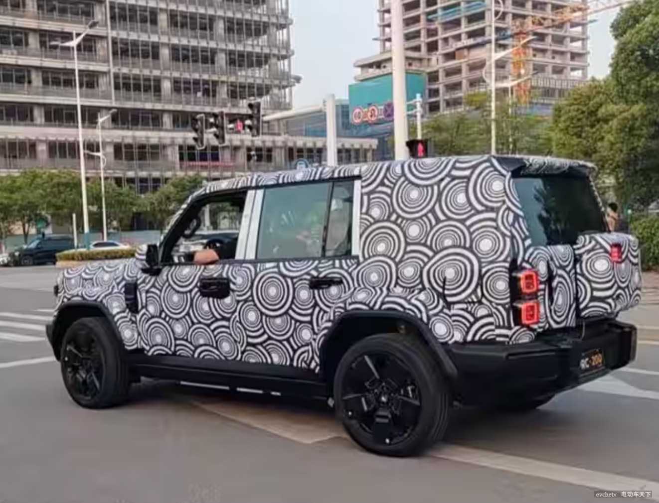 20万级“硬派增程方盒子”，iCAR V27首次路试曝光！